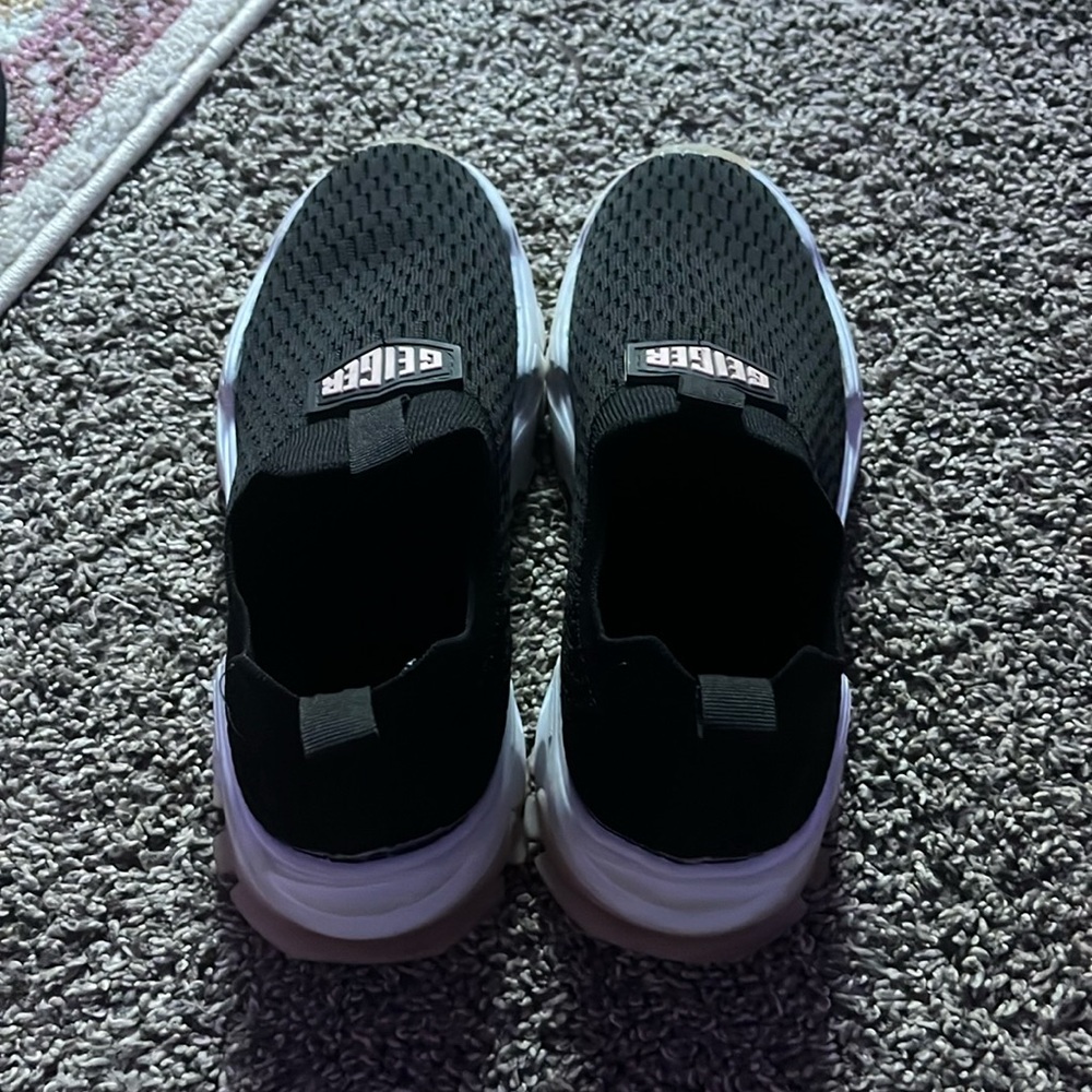 kurt gieger shoes black size 4 stretchy barely worn